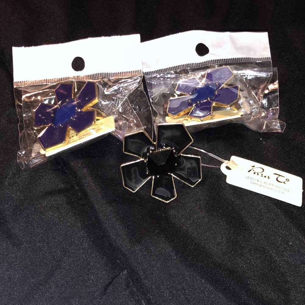 1 Ring Blue Flower Gold Trim NWT